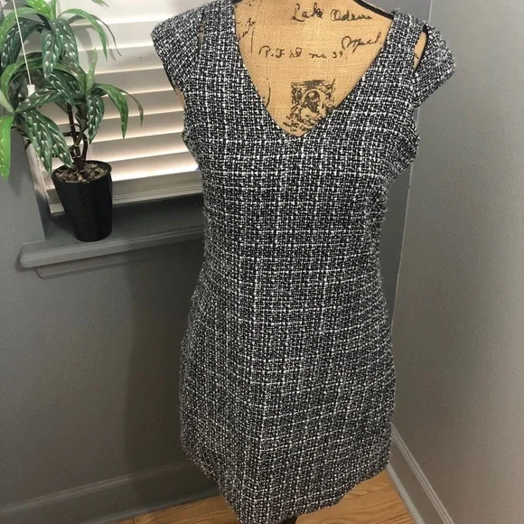 Beautiful black & white tweed Harper dress size medium 💕 - Picture 1 of 6